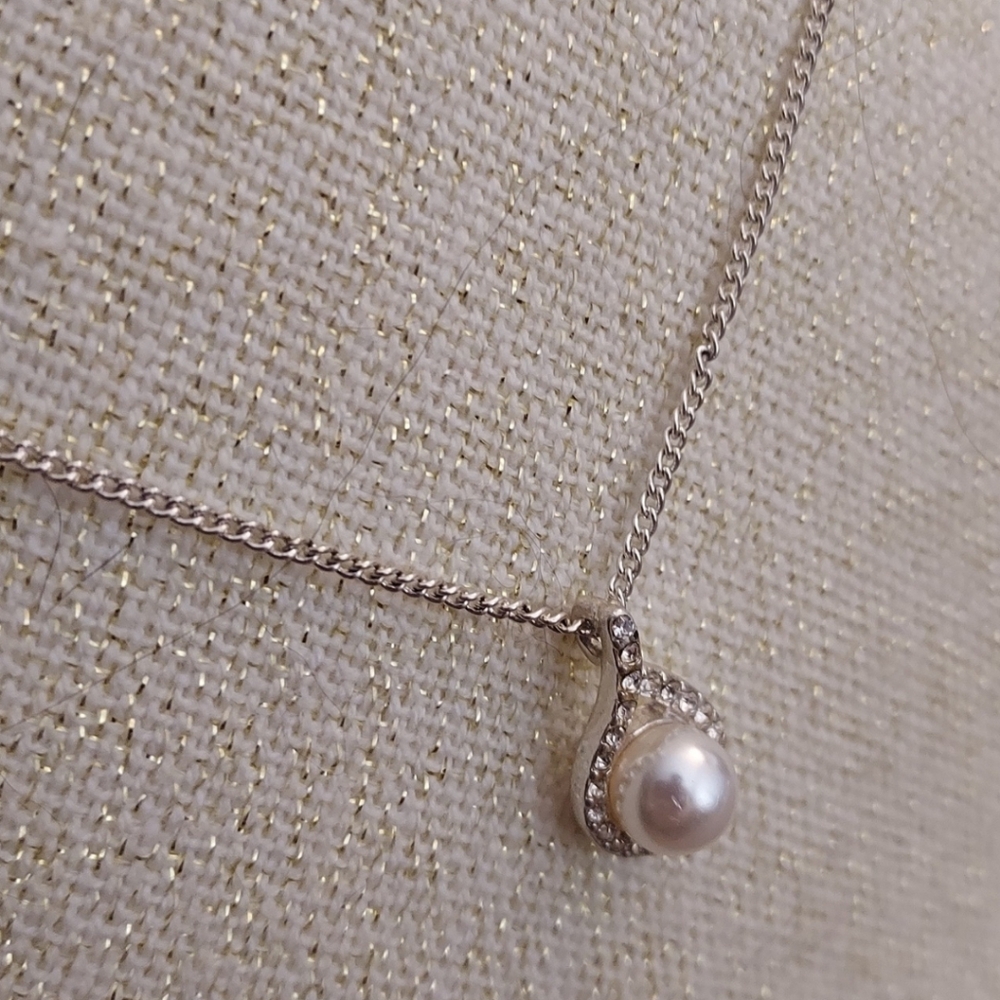 FREE with 2+ items Claire's pearl and rhinestone fashion necklace silver